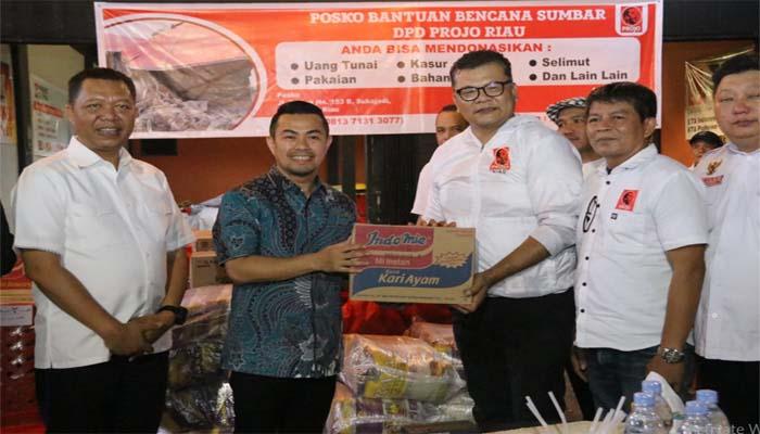Salurkan Bantuan ke Sumbar, Relawan Projo Riau Diberangkatkan Pj Walikota