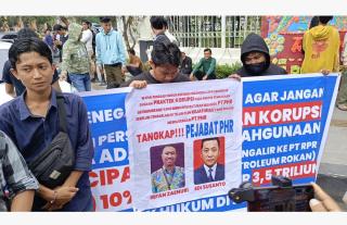 Demo Dugaan Korupsi di PT PHR Warnai Kunker Komisi III DPR RI ke Polda Riau