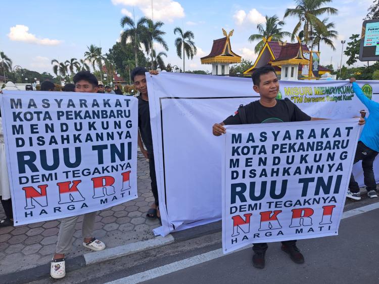 Dukung RUU TNI, Paguyuban dan Ormas di Riau Gelar Aksi Damai dan Berbagi Takjil