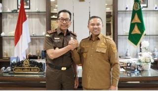 Bahas isu Strategis, Kajati Riau Terima Kunjungan Gubri